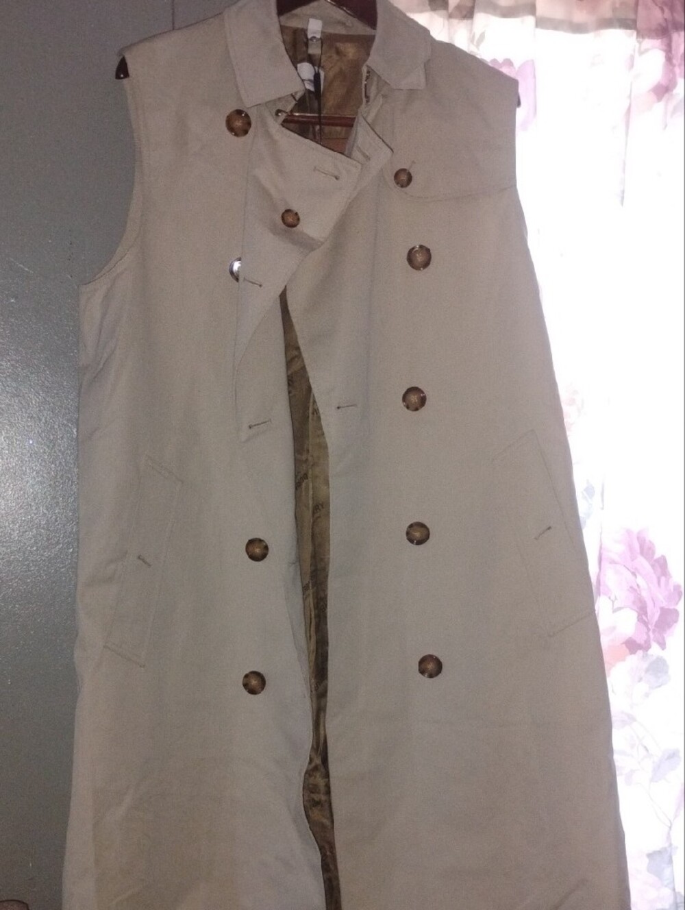 Burberry Long Sleeveless Trench Vest in Light Beige - Picture 8 of 9